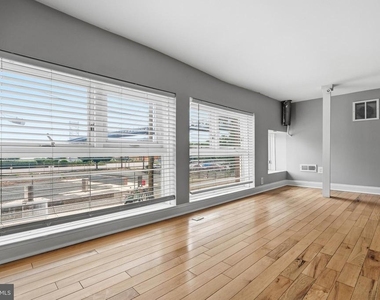 310 N Water Street - Photo Thumbnail 29