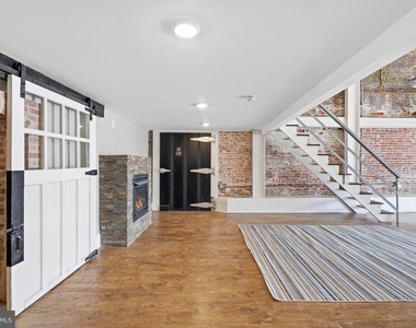 310 N Water Street - Photo Thumbnail 12