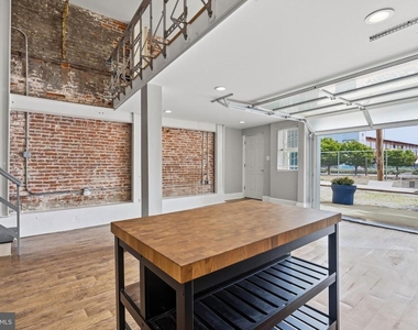 310 N Water Street - Photo Thumbnail 8