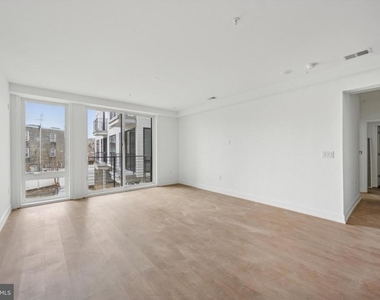1614 Ridge Avenue - Photo Thumbnail 4