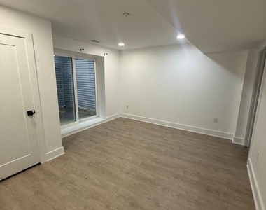721 N 16th Street - Photo Thumbnail 2