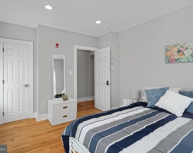 2049 E Hagert Street - Photo Thumbnail 22
