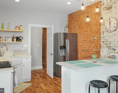 2049 E Hagert Street - Photo Thumbnail 4