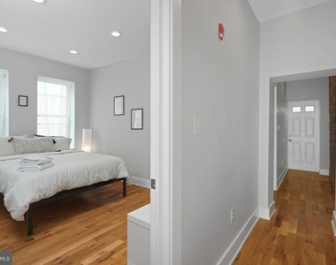 2049 E Hagert Street - Photo Thumbnail 10