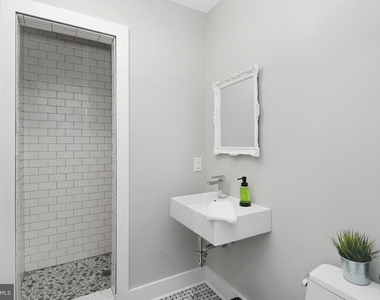2049 E Hagert Street - Photo Thumbnail 13