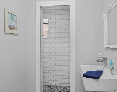 2049 E Hagert Street - Photo Thumbnail 12