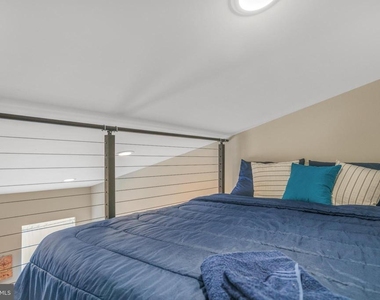 2049 E Hagert Street - Photo Thumbnail 27