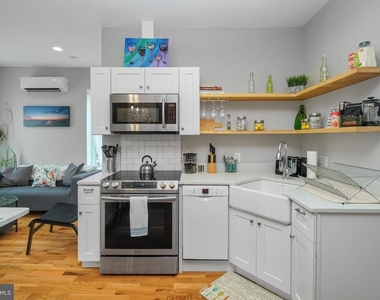 2049 E Hagert Street - Photo Thumbnail 6