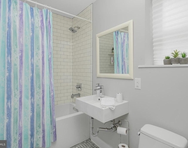 2049 E Hagert Street - Photo Thumbnail 7