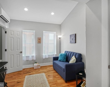 2049 E Hagert Street - Photo Thumbnail 16