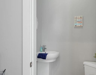 2049 E Hagert Street - Photo Thumbnail 19