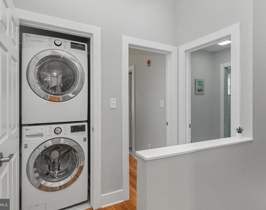 2049 E Hagert Street - Photo Thumbnail 11