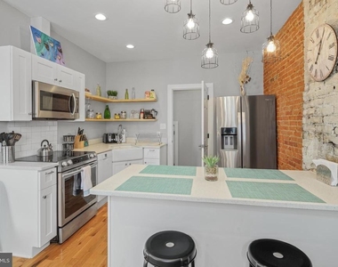 2049 E Hagert Street - Photo Thumbnail 5