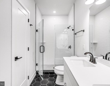6910 Ridge Avenue - Photo Thumbnail 14