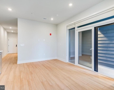 6910 Ridge Avenue - Photo Thumbnail 6
