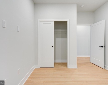 6910 Ridge Avenue - Photo Thumbnail 9