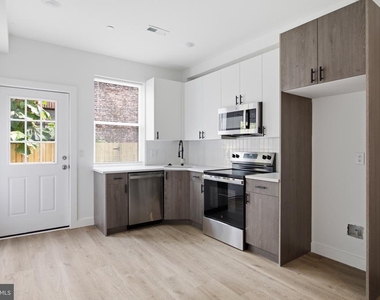 1027 W Arizona Street - Photo Thumbnail 3