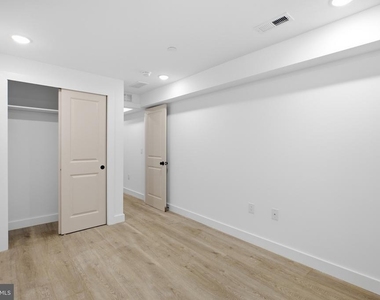 1027 W Arizona Street - Photo Thumbnail 9