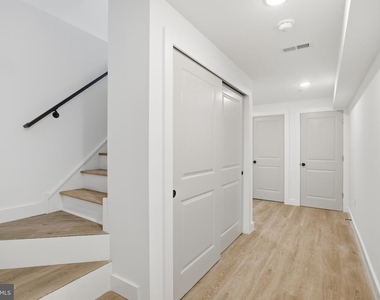 1027 W Arizona Street - Photo Thumbnail 7
