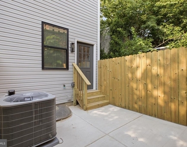 1027 W Arizona Street - Photo Thumbnail 6