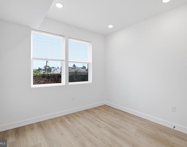 1027 W Arizona Street - Photo Thumbnail 11