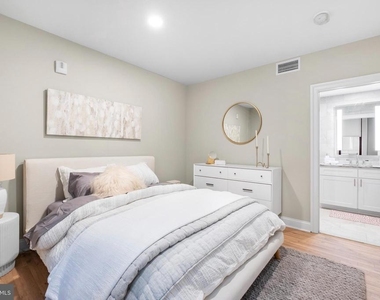 1420 Chestnut Street - Photo Thumbnail 17