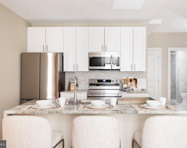 1420 Chestnut Street - Photo Thumbnail 9