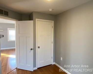 407 N Harris Street - Photo Thumbnail 6