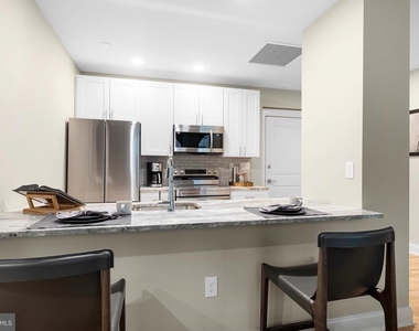1420 Chestnut Street - Photo Thumbnail 10