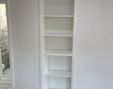 1031 Fanshawe Street - Photo Thumbnail 4