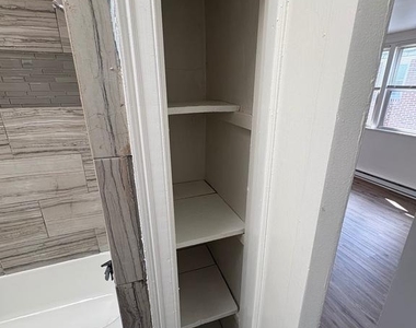 1031 Fanshawe Street - Photo Thumbnail 7