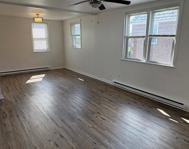 1031 Fanshawe Street - Photo Thumbnail 3