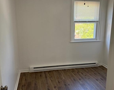 1031 Fanshawe Street - Photo Thumbnail 10