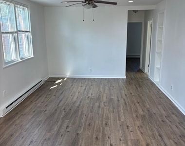 1031 Fanshawe Street - Photo Thumbnail 2