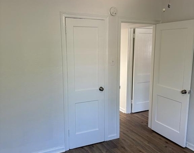 1031 Fanshawe Street - Photo Thumbnail 11