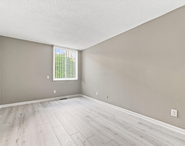 893 Cliffs Drive - Photo Thumbnail 20