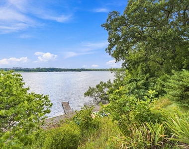 893 Cliffs Drive - Photo Thumbnail 31