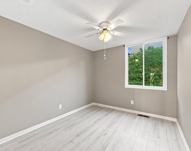 893 Cliffs Drive - Photo Thumbnail 29