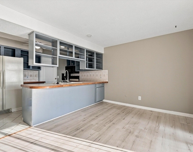 893 Cliffs Drive - Photo Thumbnail 11