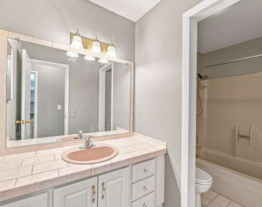 893 Cliffs Drive - Photo Thumbnail 28