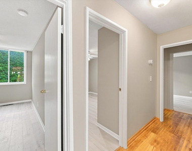 893 Cliffs Drive - Photo Thumbnail 22