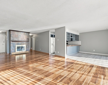 893 Cliffs Drive - Photo Thumbnail 10
