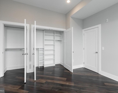 1555 Ridge Avenue - Photo Thumbnail 5