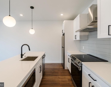 5904 Germantown Avenue - Photo Thumbnail 6