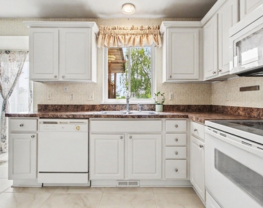 7878 Greene Farm Drive - Photo Thumbnail 17