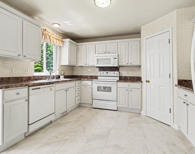 7878 Greene Farm Drive - Photo Thumbnail 15