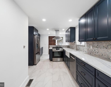 2218 Locust Street - Photo Thumbnail 15