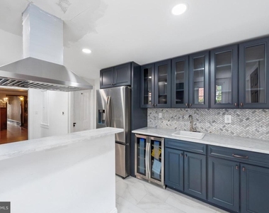 2218 Locust Street - Photo Thumbnail 21