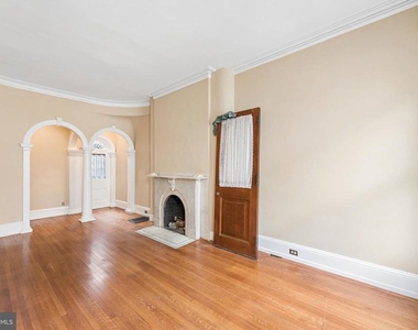 2218 Locust Street - Photo Thumbnail 7