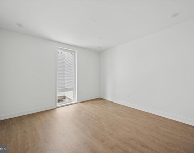 1614 Ridge Avenue - Photo Thumbnail 14